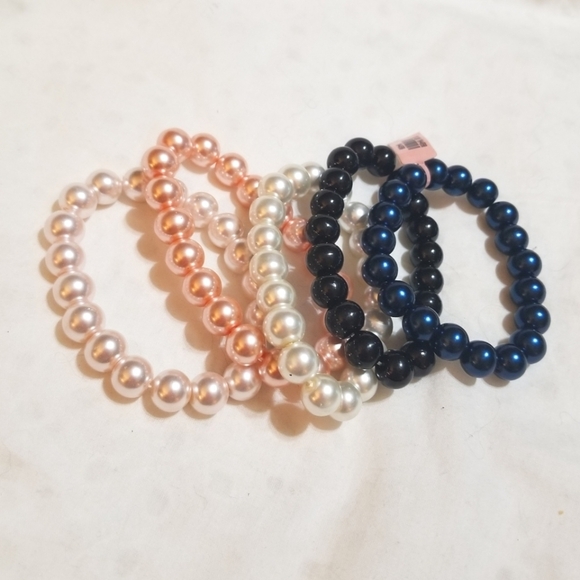 NORDSTROM LUSCIOUS Bundle of 5 Stretch Faux Pearl Bracelets - Picture 3 of 6